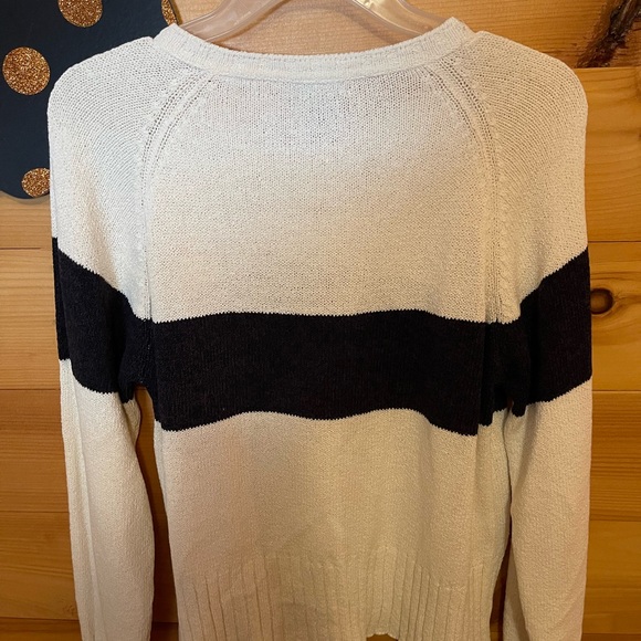 Women’s “The Limited” Sweater - Picture 3 of 4